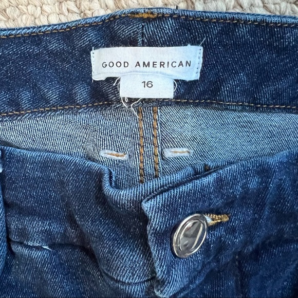 Good American Good Waist cropped Jeans Blue798. Size 16 women - Picture 6 of 7
